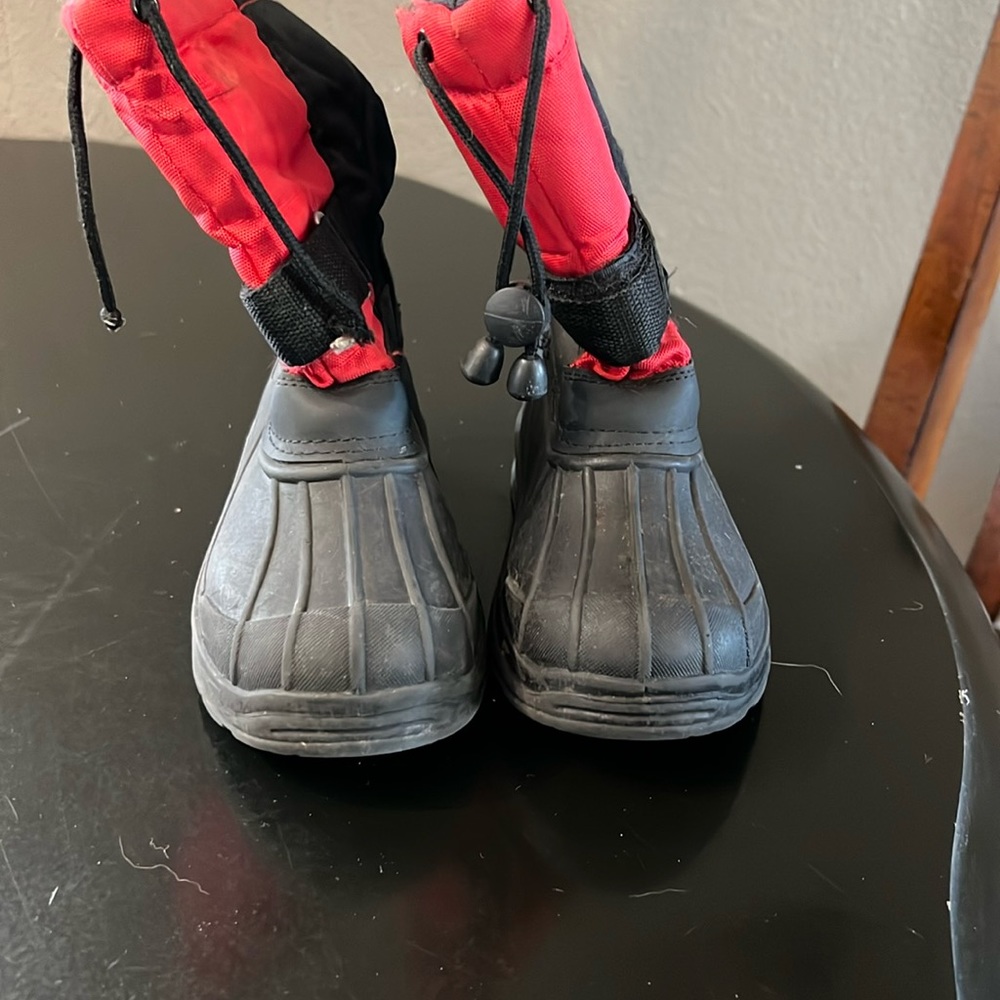 Boys size 11 snow boots